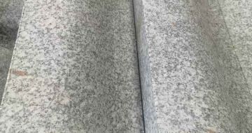 云南芙蓉白S型拉丝面路沿石