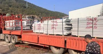 云南 芝麻灰花岗岩光面毛板出货日常