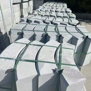 云南 芝麻灰弧形路沿石