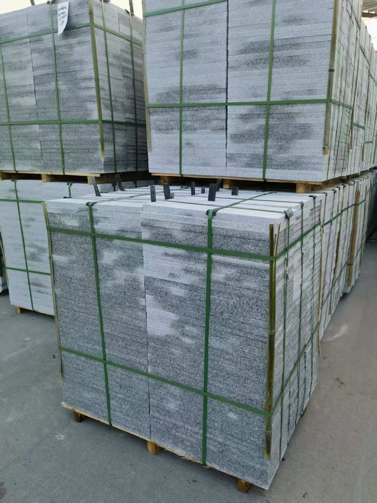 云南 芝麻白地铺石材