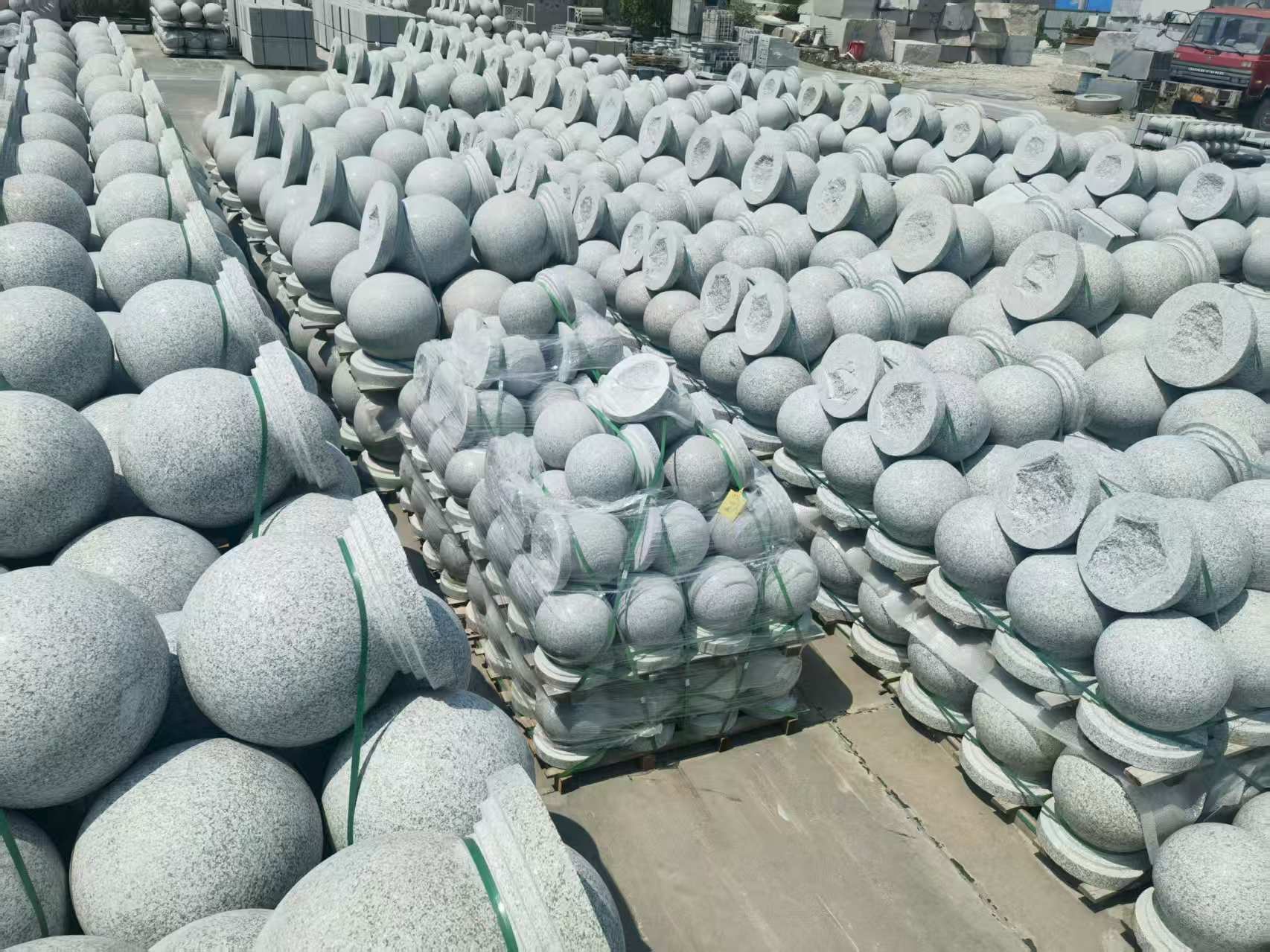云南 花岗岩实心圆球，石球，挡车球，挡车石，车止石，路障石。