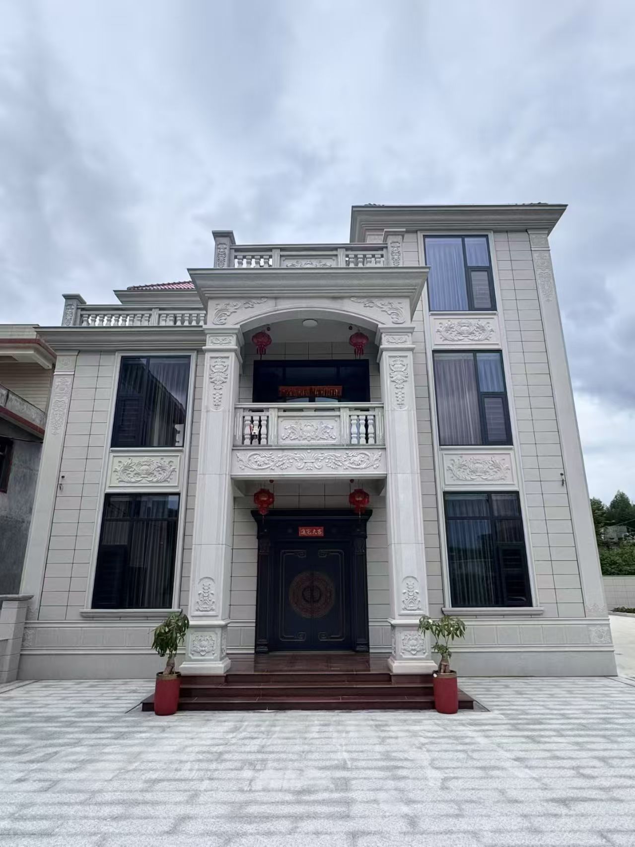 云南 芝麻白石材别墅干挂案例展示