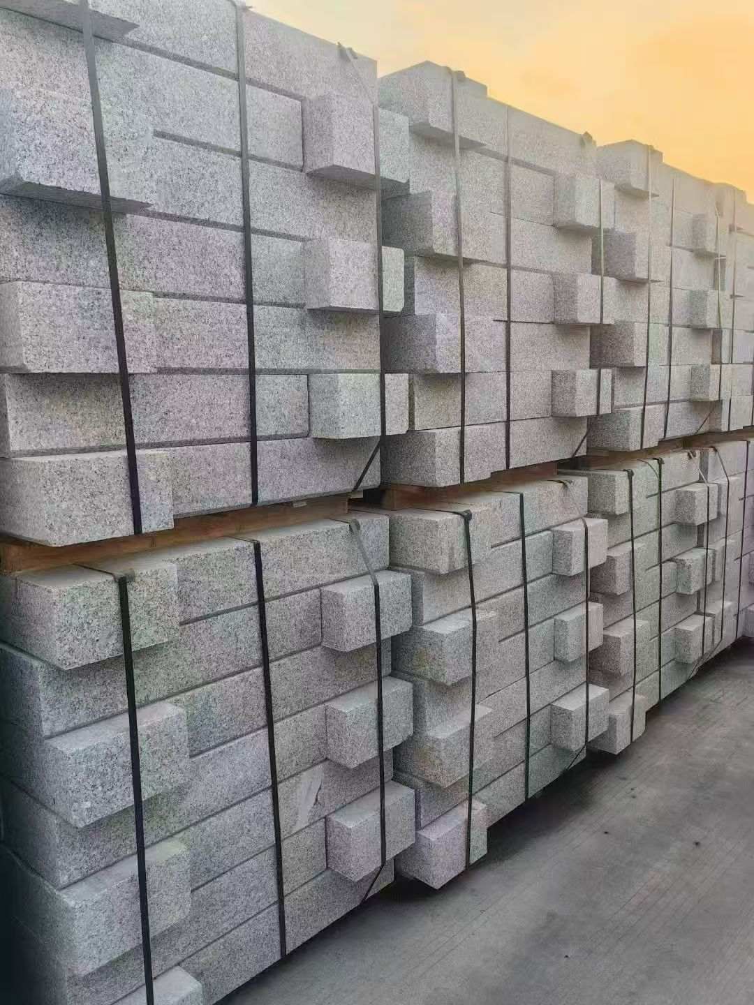 云南 芝麻白路沿石
