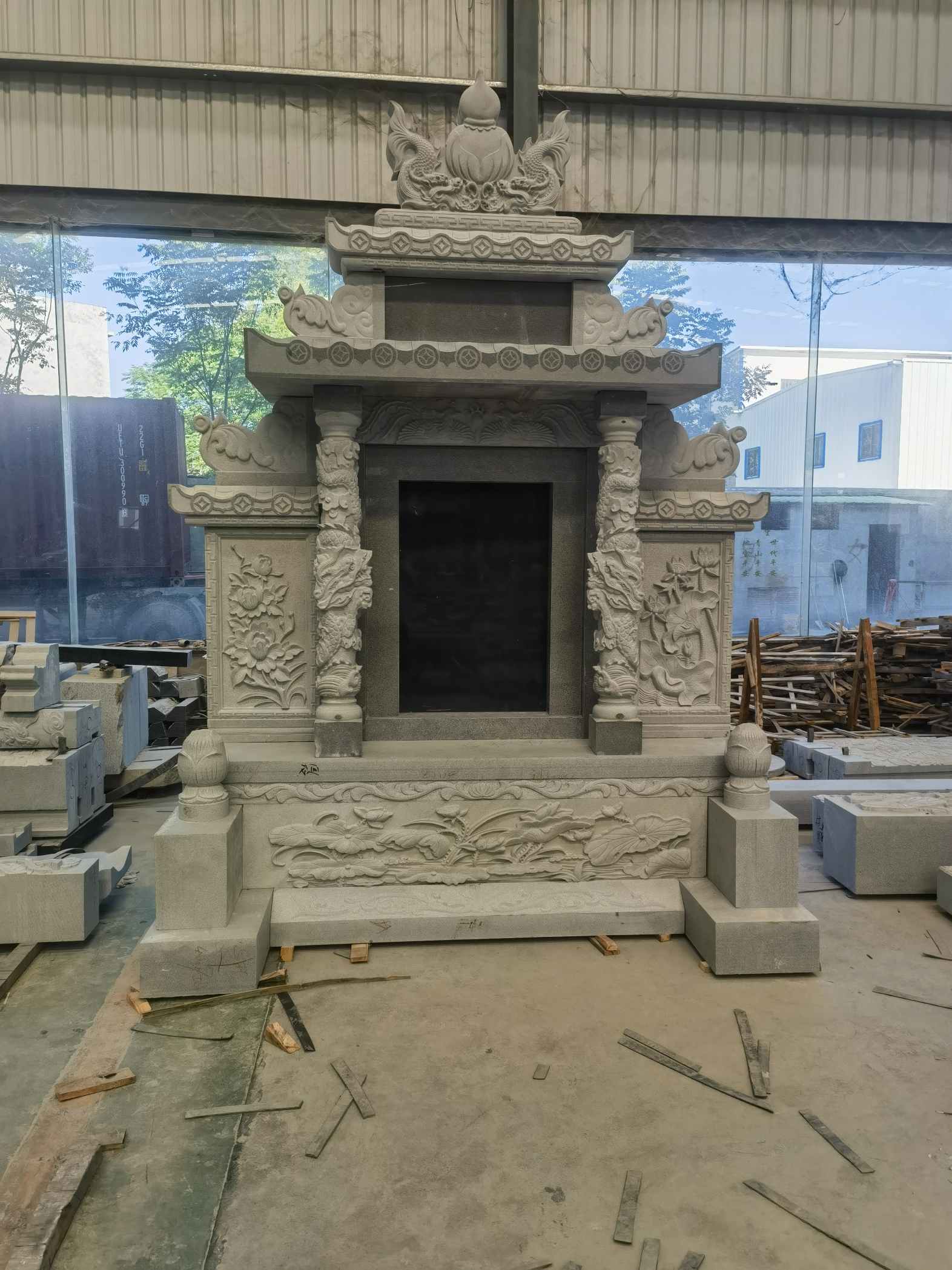 云南 芝麻灰高档墓碑、土墓，一套也支持定做