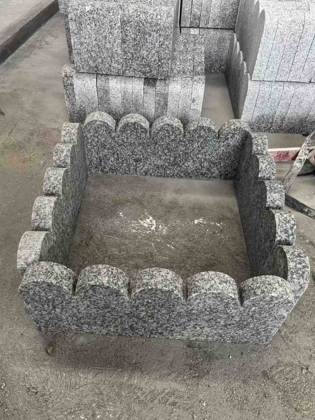 云南 花边石、花坛围栏石、花池界石、菜园栅栏石、镶边石、波浪状界石介绍