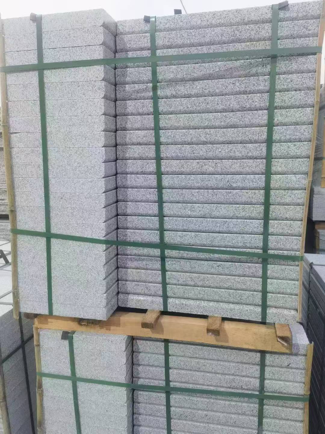 云南 5公分芝麻白，倒斜角，室外楼梯踏步