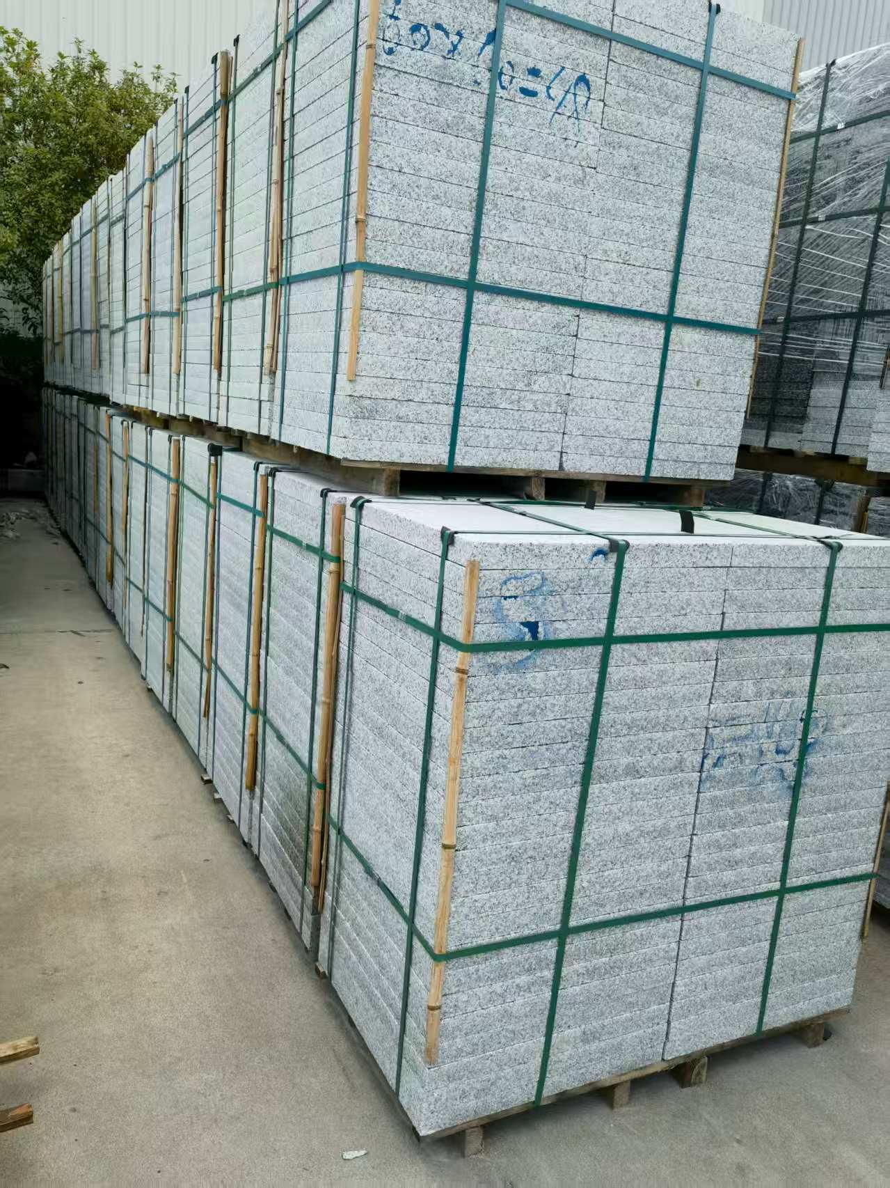 云南 大花芙蓉白火烧成品，市政园林广场地铺石